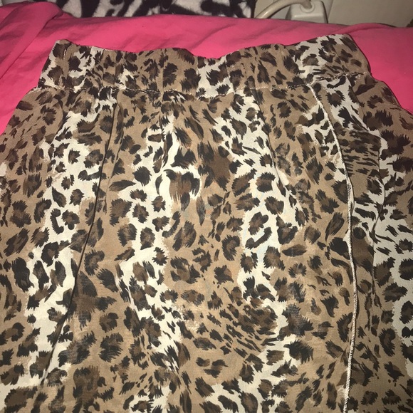 A Cheetah print high low skirt - Picture 2 of 3